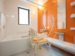 オレンジの浴室