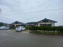 広々とした施設の外観