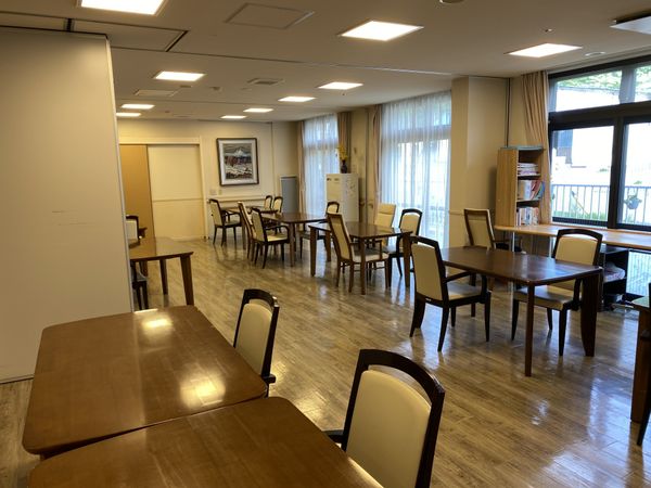 落ち着いた食堂空間