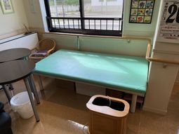 ゆったりしたダイニングテーブル