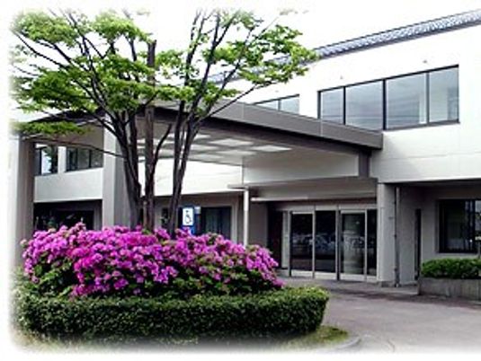 建物の正面玄関  