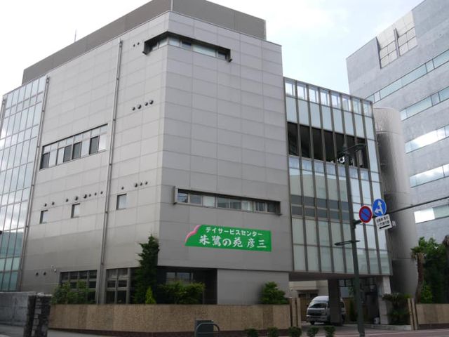看板がある建物 外観 シンプルで機能的な外観が特徴です。快適な職場環境を求める方におすすめです。