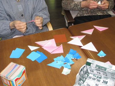 折り紙制作中の様子