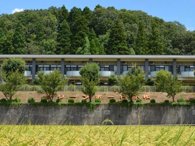 緑豊かな外観 外観 自然に囲まれた環境で、心地よく働くことができる施設の外観です。
