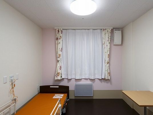 居室の個室ベッド  
