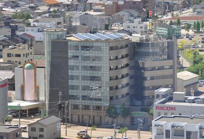 モダンな建物の外観