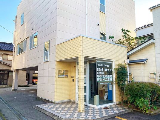 事業所入口の外観  