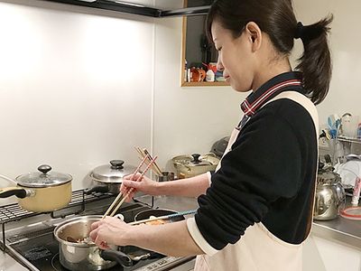 調理中のキッチン