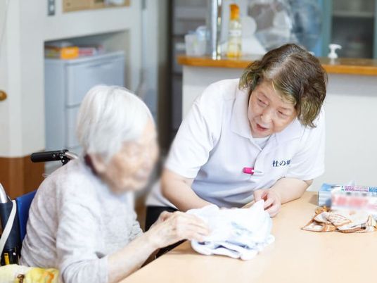 親身なケアの様子、室内