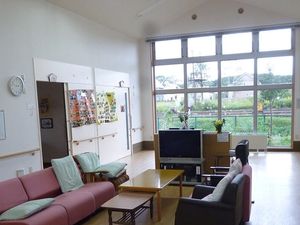 明るい共有リビング  