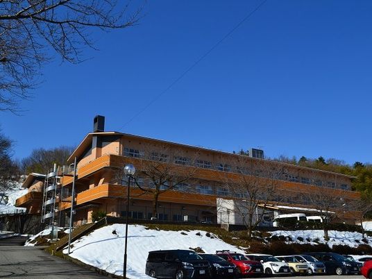 雪景色の建物外観  