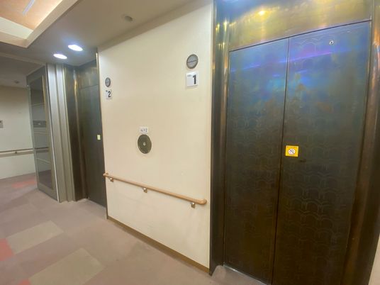 エレベーター廊下