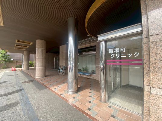 自転車が置かれた入口
