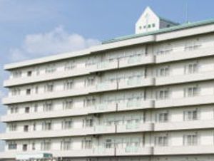白い建物の外観