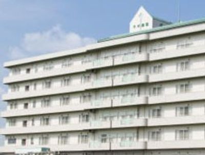 白い建物の外観