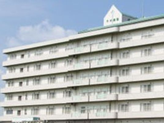 白い建物の外観