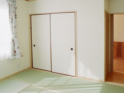 明るい和室のクローゼット