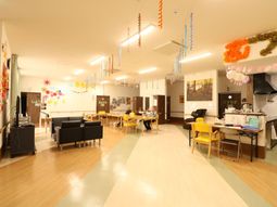 明るい食堂の様子