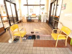 明るいエントランスの一角