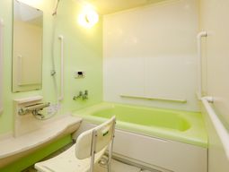 快適な緑の浴室