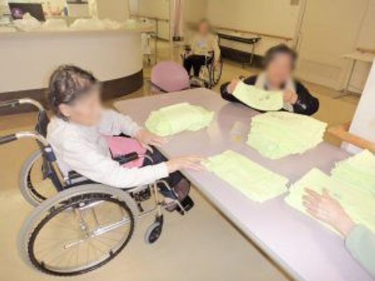 車椅子の方々の作業風景