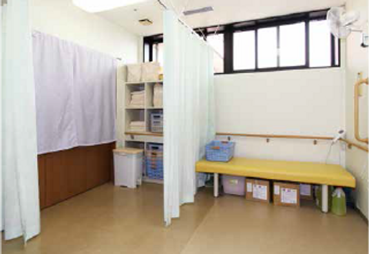 カーテンで仕切られた部屋