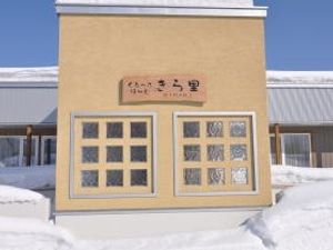 施設の外観と看板  