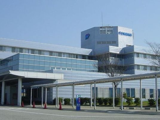 病院のような外観の建物  