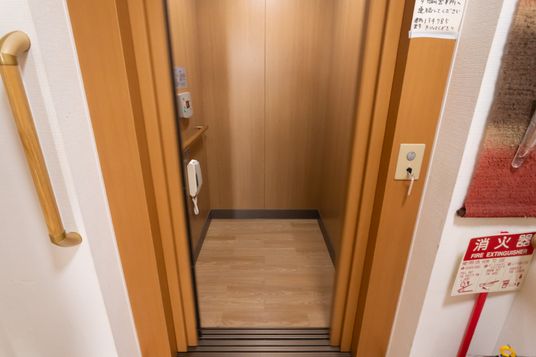 エレベーターの入口