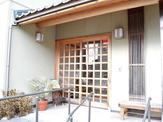 和風のエントランス外観