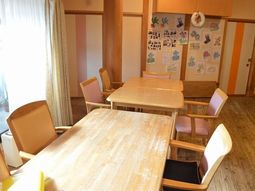 明るい食堂の風景