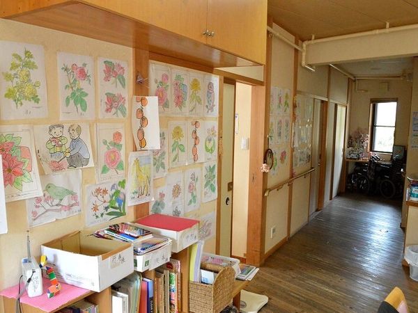 廊下壁に描かれたアート