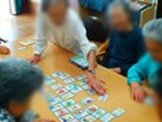 交流する様子のテーブル