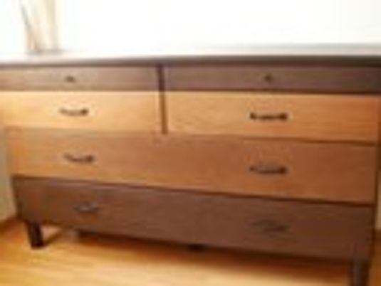 木目の収納家具