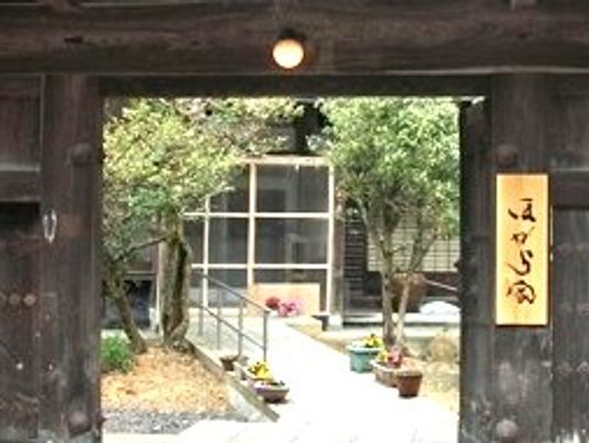 庭へ続く門  