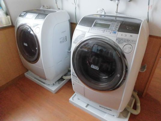 洗濯乾燥機の並ぶコーナー