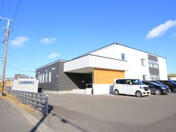 モダンな建物の外観