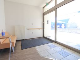 明るい室内と大窓