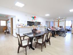 明るいダイニングスペース