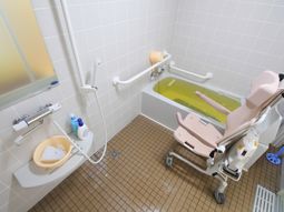 手すり付き浴室