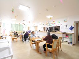 広々とした明るい居室