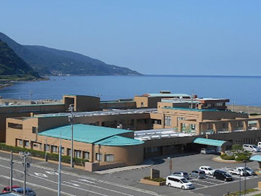 海沿いの建物外観  