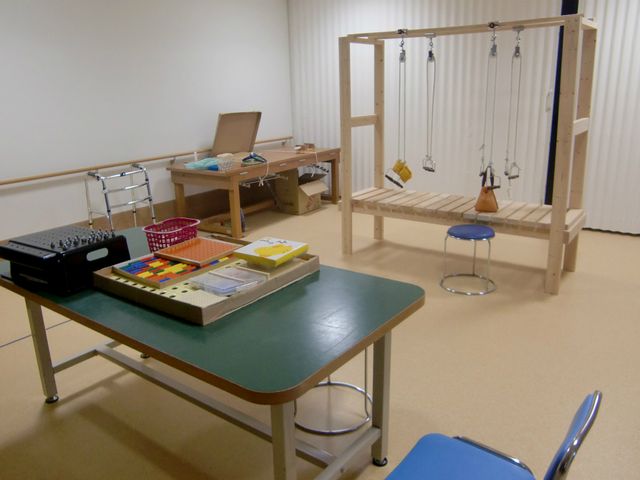 訓練用設備の部屋 機能訓練室 多様な道具が備えてある訓練室です。リハビリや機能維持のための活動が行いやすい環境です。