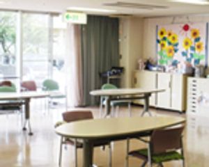 明るい大きな部屋です