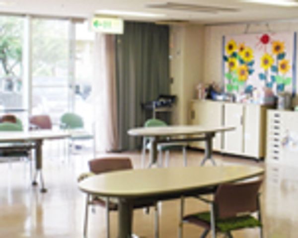 明るい大きな部屋です