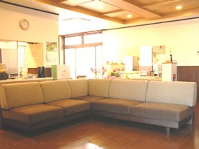 開放的なリビング リビング 自然光がたっぷり入る開放的なスペースです。リラックスしながらお仕事ができます。