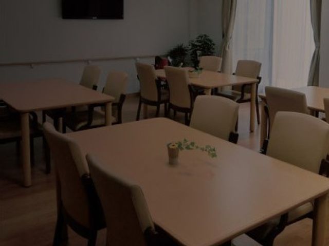 広々としたテーブル設置のダイニングルーム