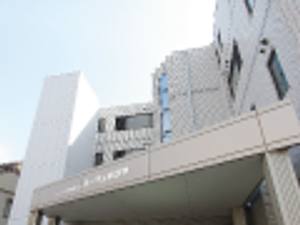 高層ビルの入り口