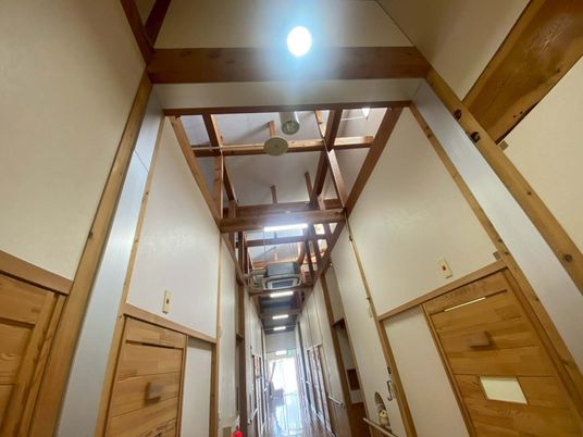 開放感あふれる廊下