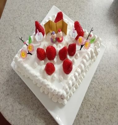 季節の飾りが乗った料理